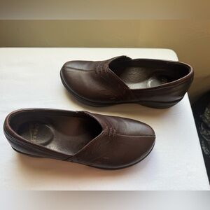 Dansko Abigail Brown Leather Clogs Slip On Shoes Womens Size 37 (6.5-7)